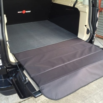 Boot Buddy VersaLiner And Deluxe Bumper Guard Products In Land Rover Disco4 Min