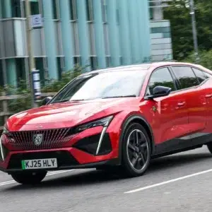 Peugeot e-408
